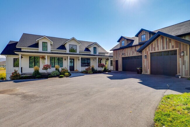 Building Photo - 1202 Homestead Dr