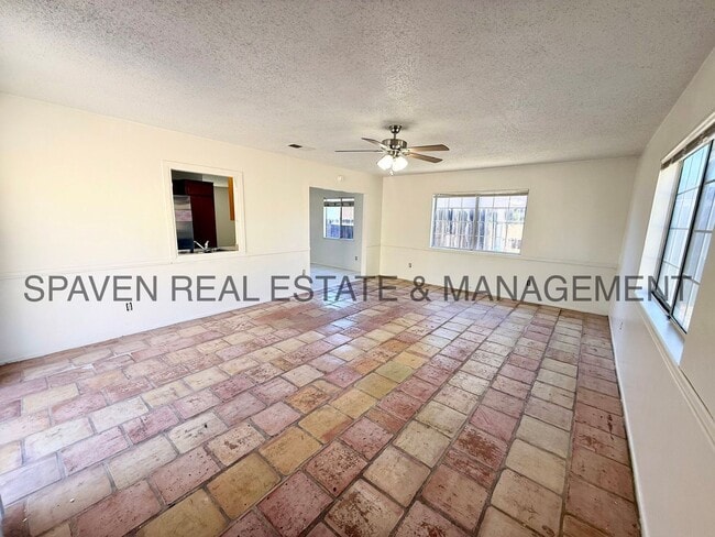 Building Photo - Cul-de-sac home