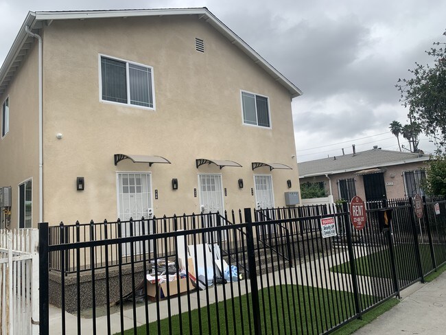 Building Photo - 708 W Gage Ave