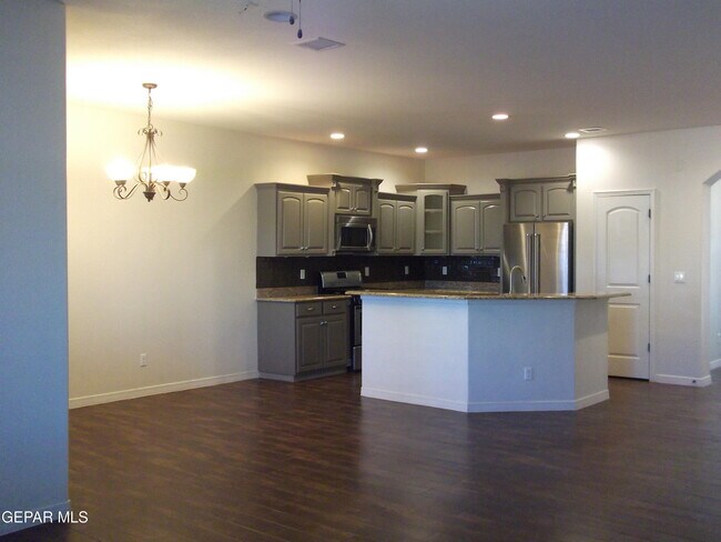 Building Photo - 1637 Land Rush St