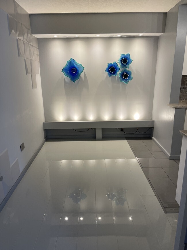 Building Photo - 234 E Bailey Rd