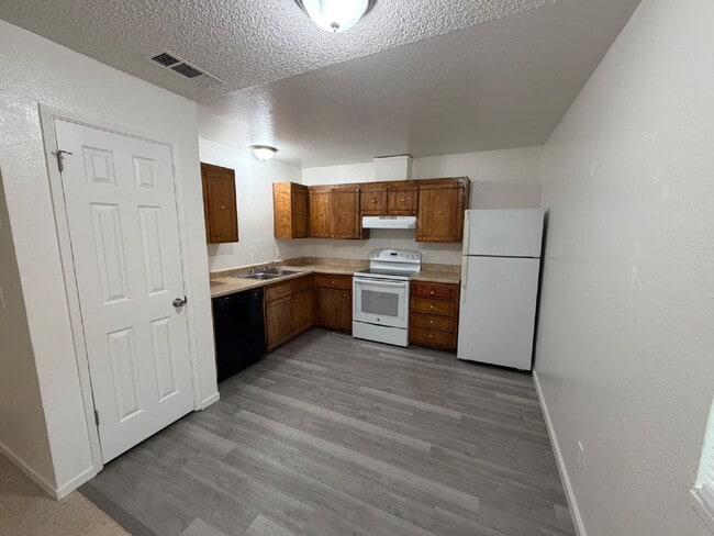 Building Photo - 2553 Glen- 2bd 1 bath