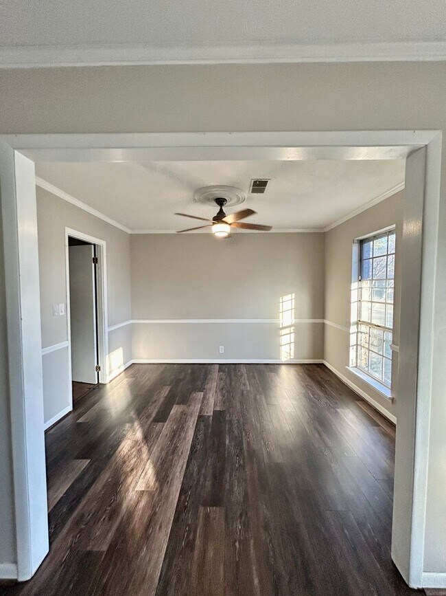 Building Photo - 1825 Edwardian Way