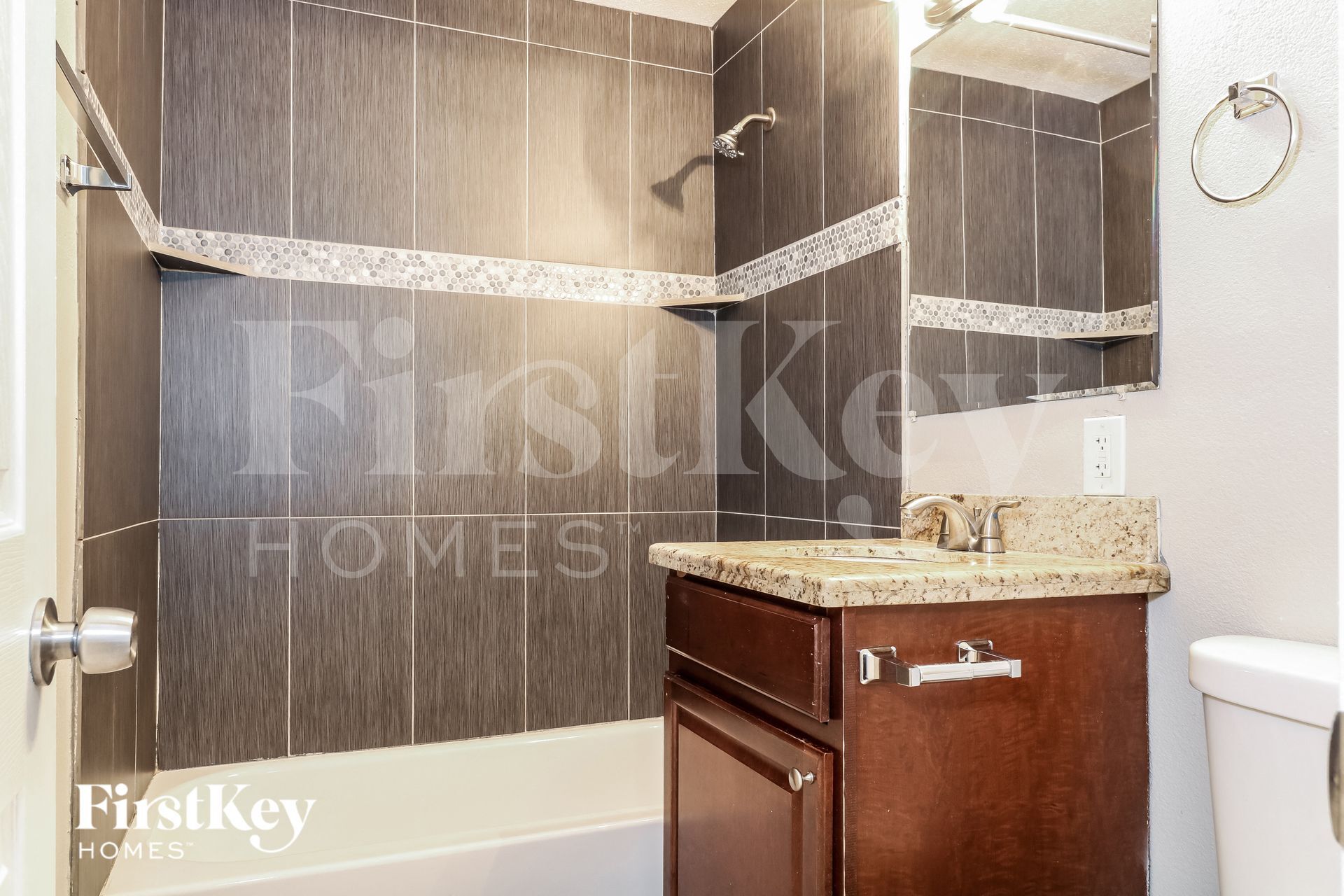 Building Photo - 806 E El Caminito Dr