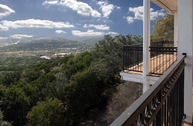 Building Photo - 6801 Winterberry Dr
