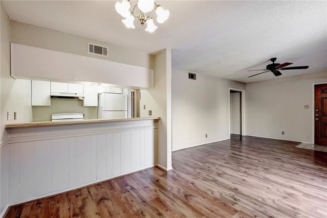 Building Photo - 7801 Shoal Creek Blvd