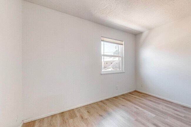 Building Photo - Cozy 3 Bedroom 1.5 Bathroom In NW Albuquerque!