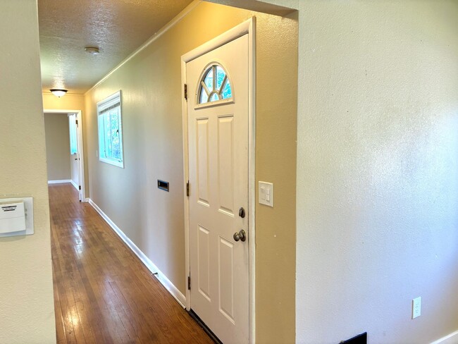 Building Photo - University Park Home with Finished Basemen...