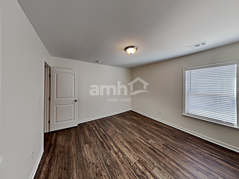 Building Photo - 633 Sunflower Dr