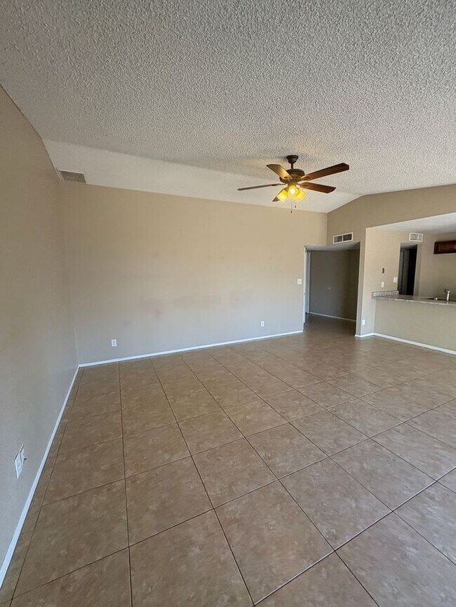 Building Photo - COMING SOON! Spacious 3 Bed 1 Bath Home in...