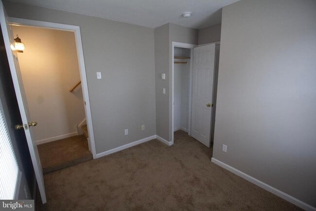 Building Photo - 234 E Linden St