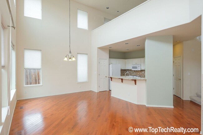 Building Photo - Lovely Traditional 2BD · 2.5BA + Office/De...