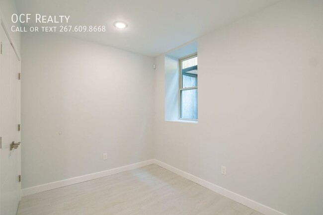 Building Photo - Grays Ferry Three Bedroom with Private Patio