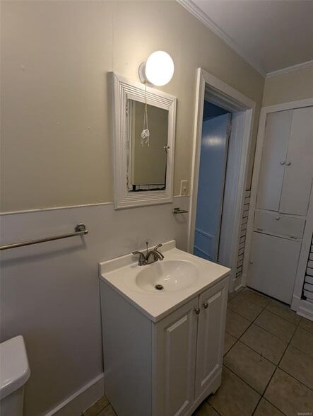 Building Photo - 902 W Tuskeena St