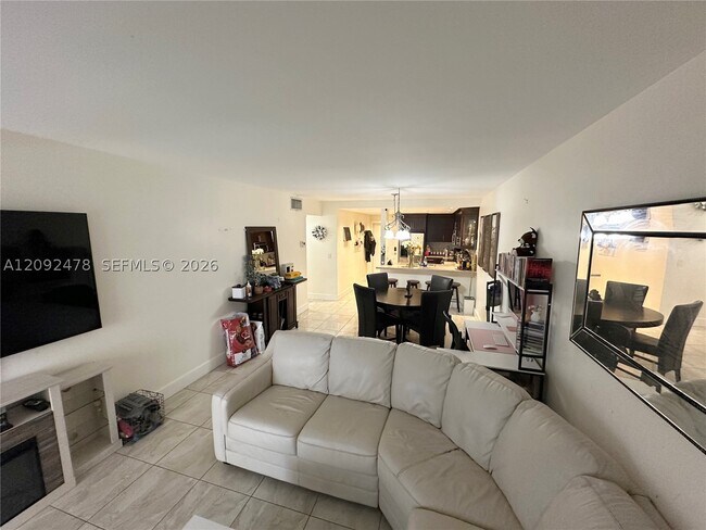 Building Photo - 450 Paradise Isle Blvd