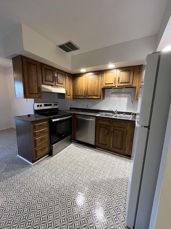 Building Photo - 16950 Woodland Dr