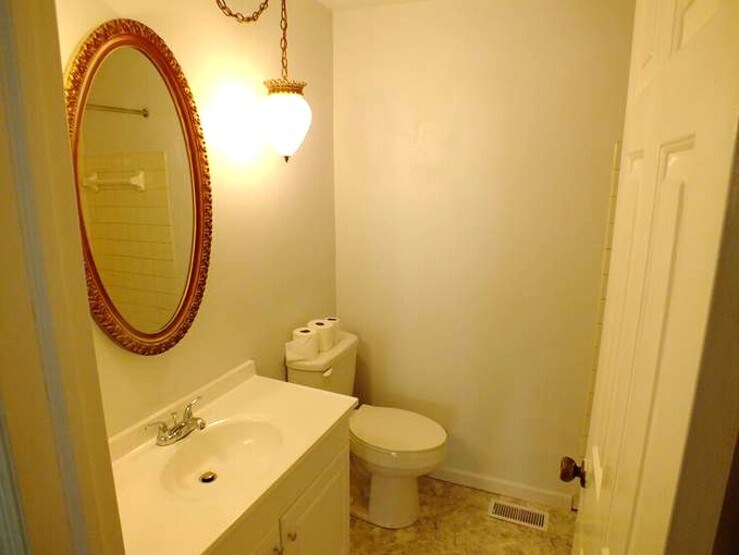 Building Photo - 524 Watervliet Ave