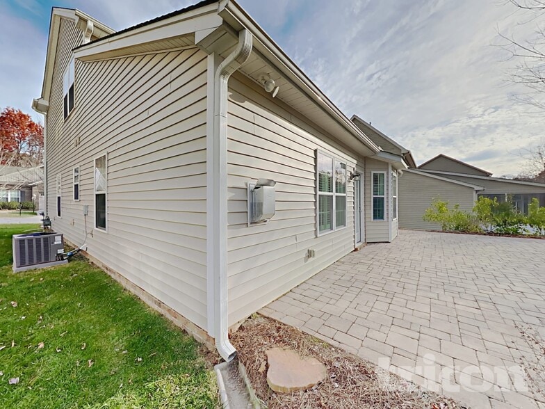 Building Photo - 5766 Woodside Forest Trail