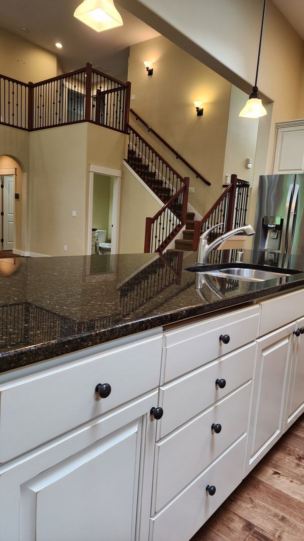 Building Photo - Beautiful Campus Glen 4-Bedroom!