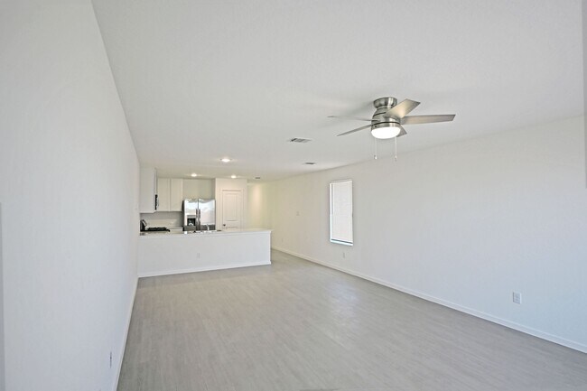 Building Photo - 2407 Shady Grv