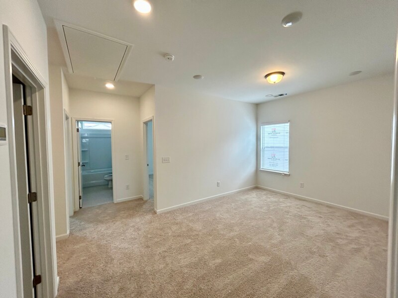 Building Photo - 206 Summerlin Dr