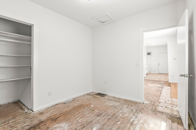 Building Photo - 5422 S 23rd St