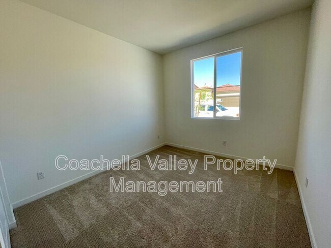 Building Photo - 11611 S Crescent St