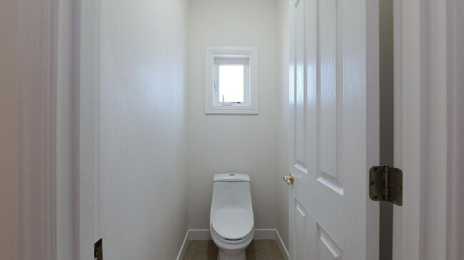 Building Photo - 143 Pine Lake Dr