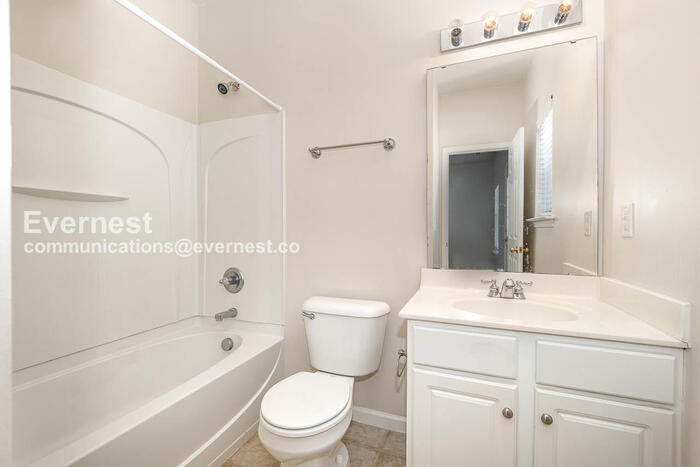 Building Photo - 322 Linden Park Ln