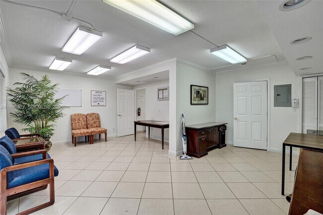 Building Photo - 924 SE 2nd St