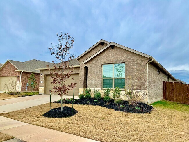 Primary Photo - Beautiful 4 bedroom 3 bathroom home in Pfl...