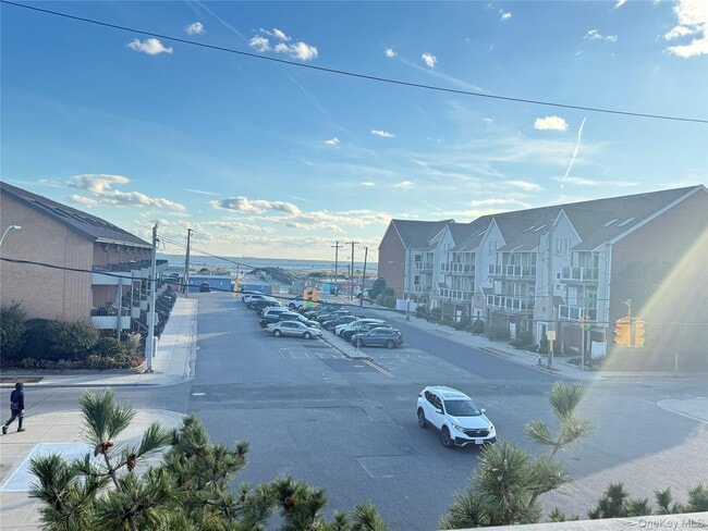 Building Photo - 801 E Broadway