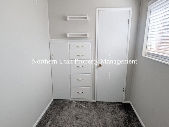 Building Photo - East Bench 5 Bed, 2 Bath