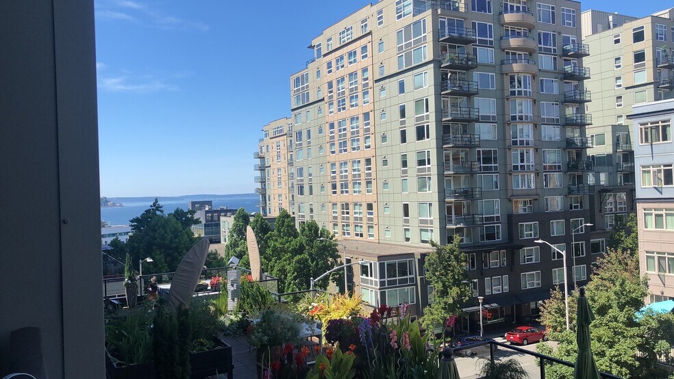 Balcony View - 81 Clay St