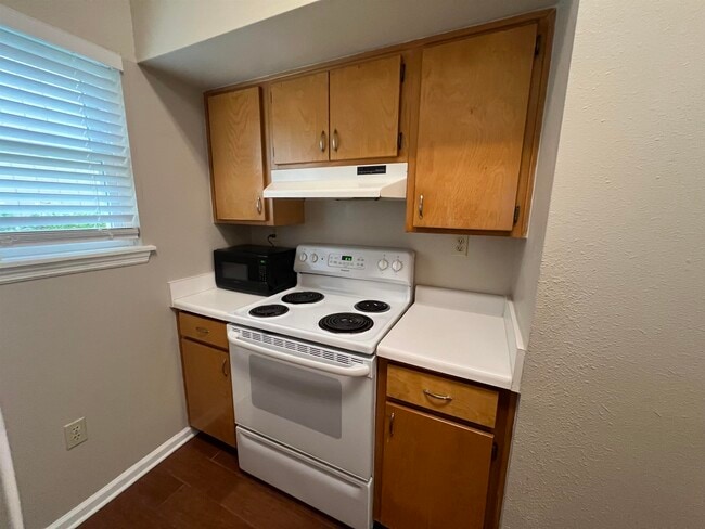 Building Photo - 2231 Treeo Ln