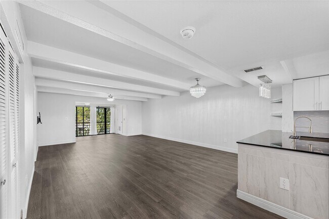 Building Photo - 10120 Boca Entrada Blvd