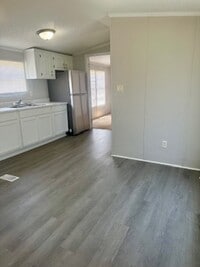 Building Photo - 321 Empire Dr