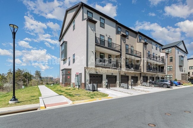 Building Photo - 43347 Goshen Run Sq