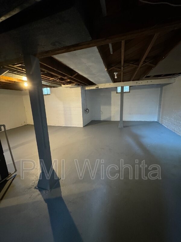 Building Photo - 6141 E Boston St