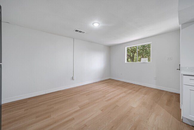 Building Photo - 411 Ave A