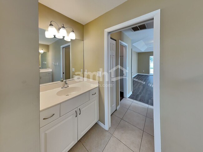 Building Photo - 5869 NW Leghorn Ave