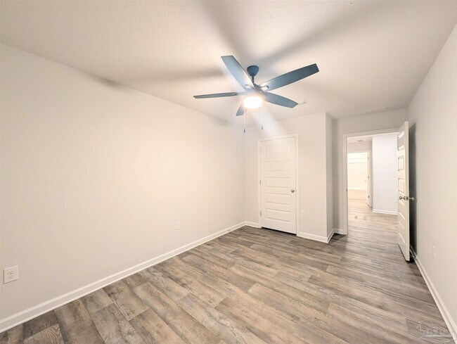 Building Photo - 7516 Oak Lake Blvd