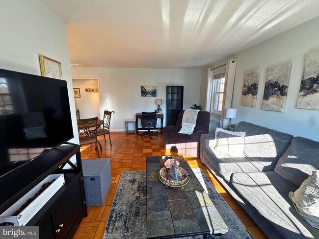 Building Photo - 4372 N Pershing Dr