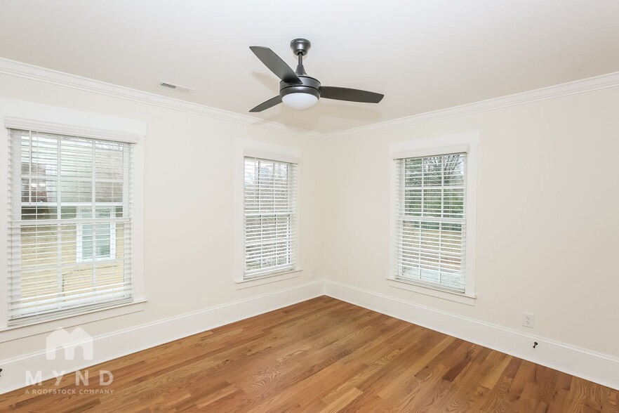 Building Photo - 1706 S Mint St