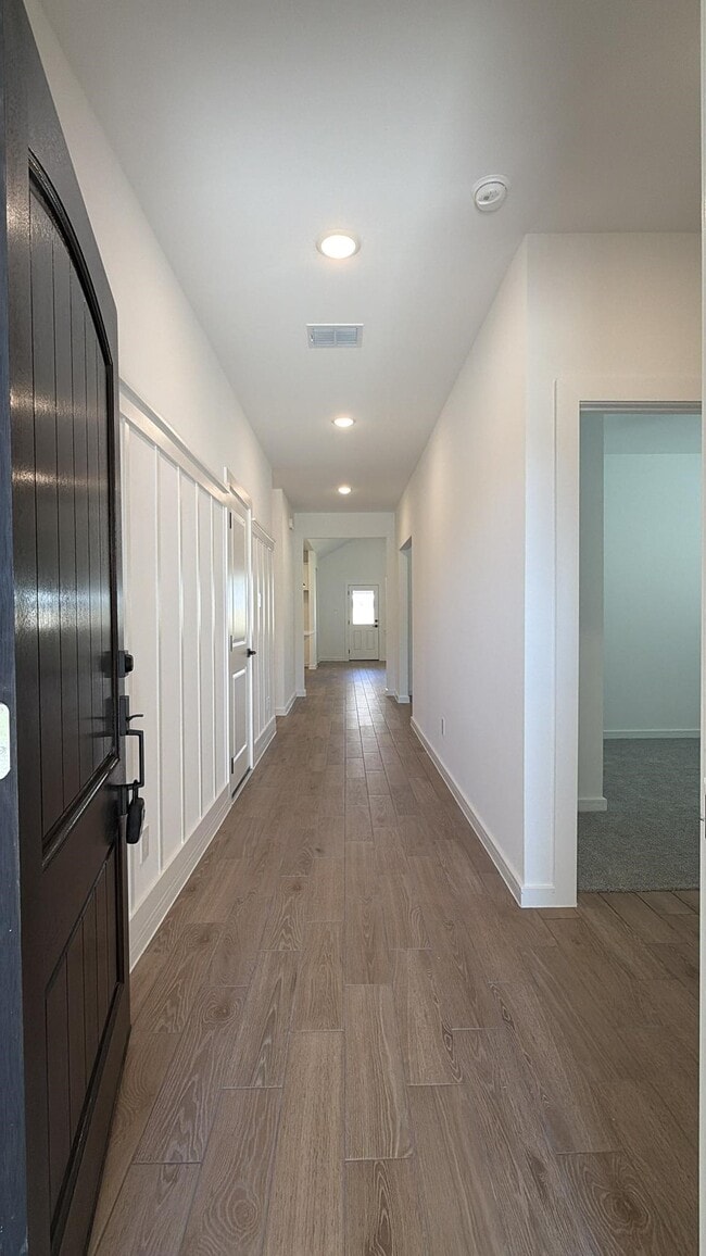 Building Photo - 4819 Legends Bay Dr