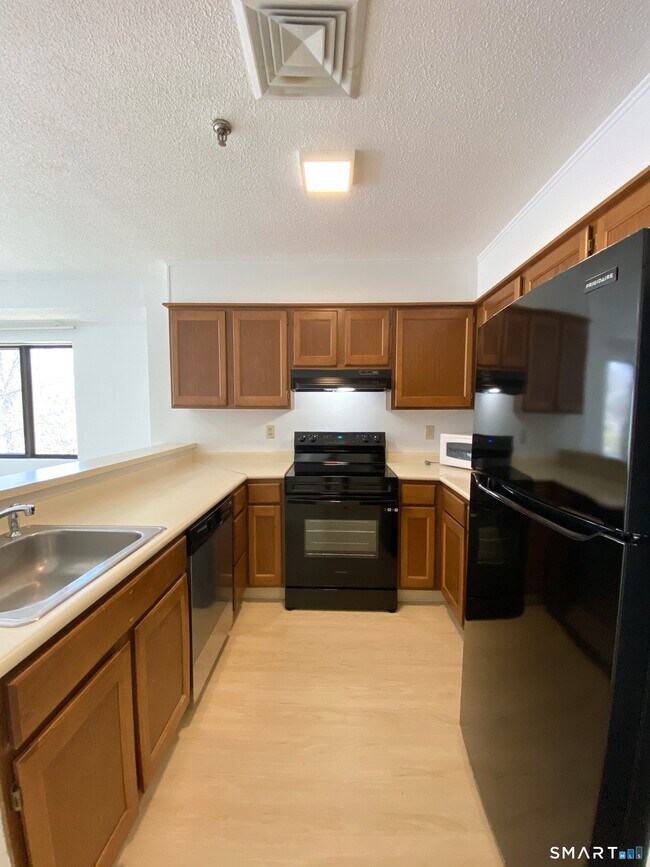 Building Photo - 1204 Whitney Ave