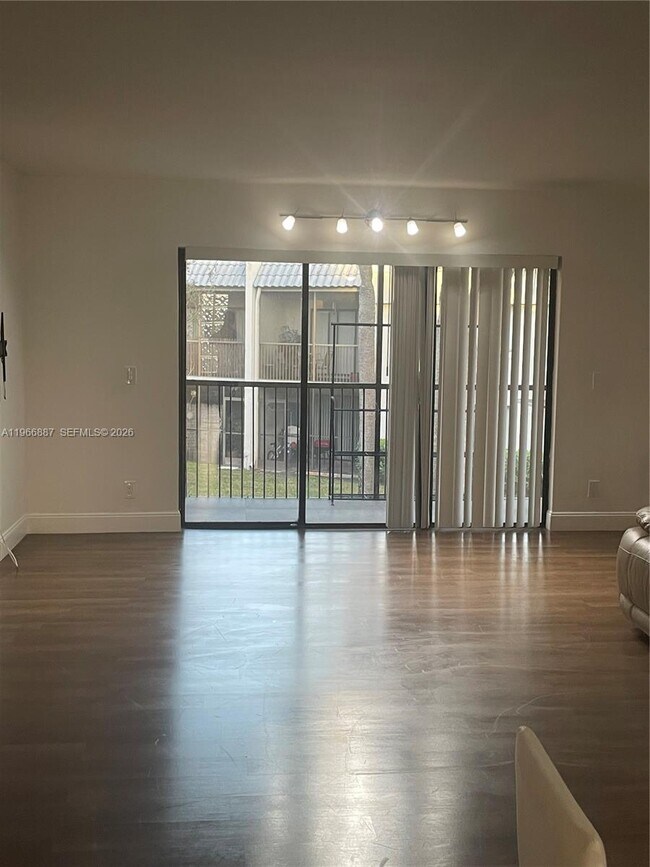 Building Photo - 16571 Blatt Blvd