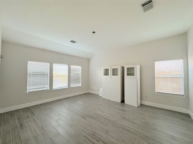 Building Photo - 8926 Heron Nest Dr