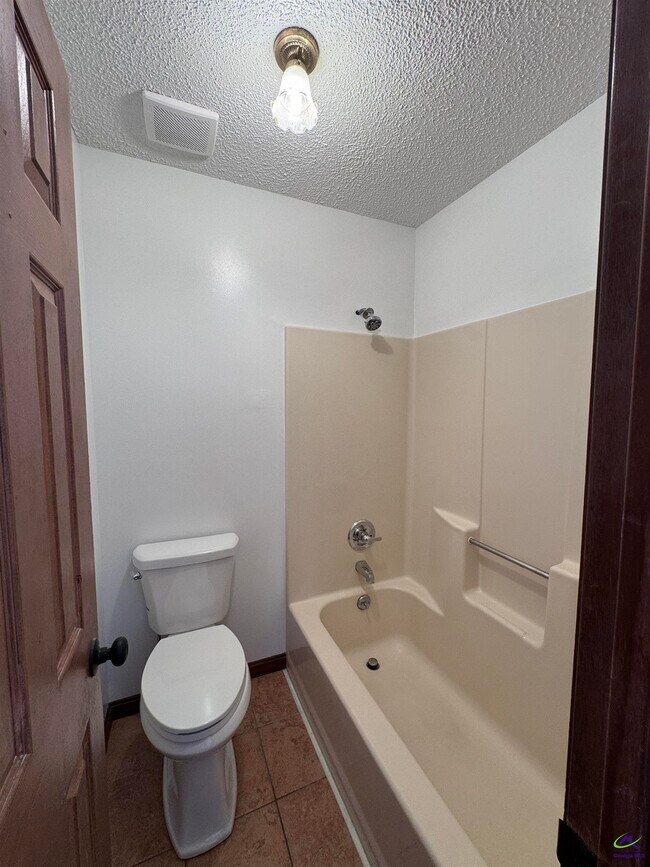 Building Photo - 111 Rainbow Ave