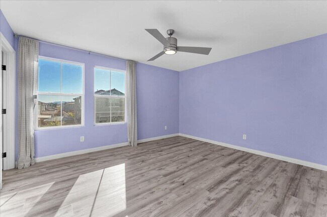 Building Photo - Gorgeous Five Bedroom in the SW! Solar panels!